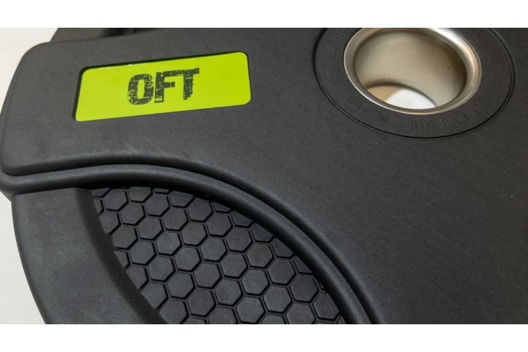 Диск олимпийский обрезиненный Original Fit.Tools с двумя хватами 20 кг FT-2HGP-20 черный фото 1