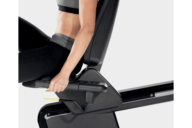 Горизонтальный тренажер Technogym Artis Recline фото 4