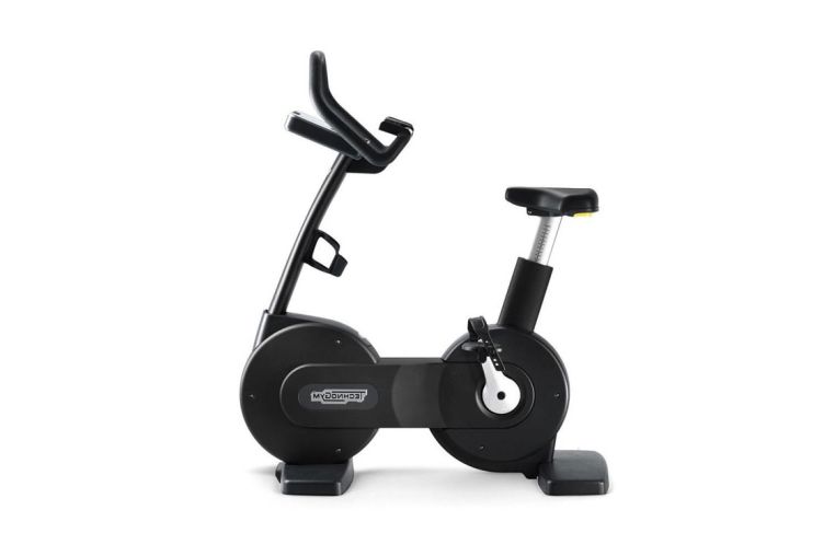 Вертикальный велотренажер Technogym Bike Forma фото 1