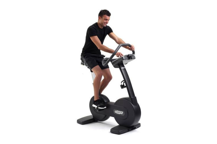 Вертикальный велотренажер Technogym Bike Forma фото 6