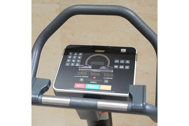 Вертикальный велотренажер Technogym Bike Forma фото 8