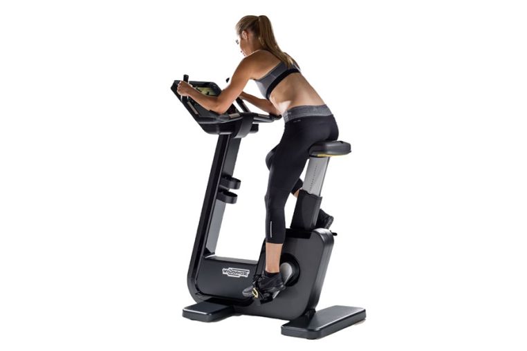 Вертикальный велотренажер Technogym Artis Bike фото 1