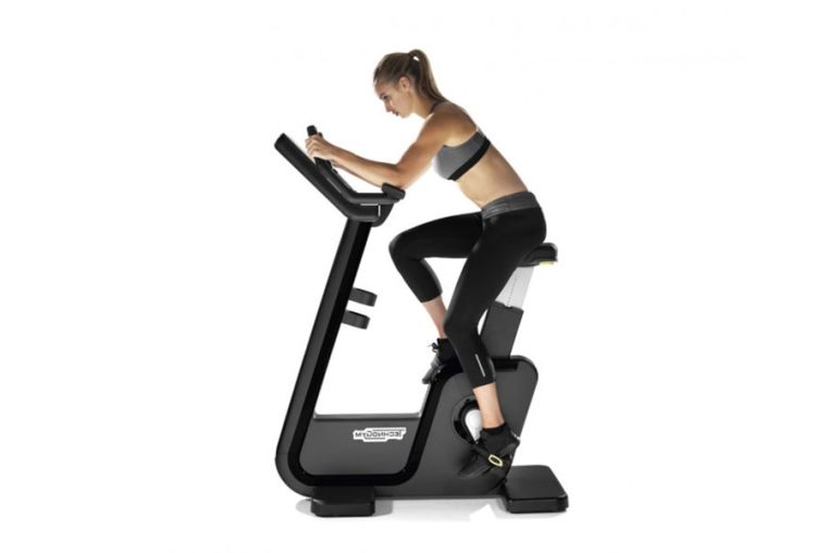 Вертикальный велотренажер Technogym Artis Bike фото 2
