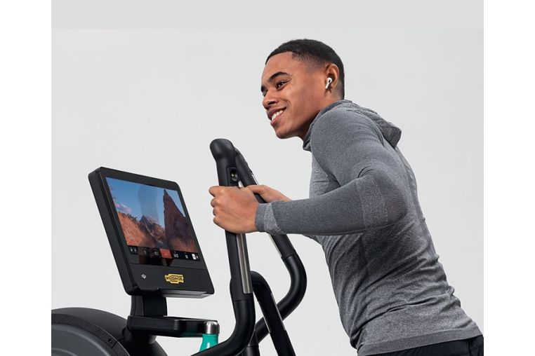 Эллиптический тренажер Technogym VARIO LIVE 16 P 7000 METEOR BLACK фото 3