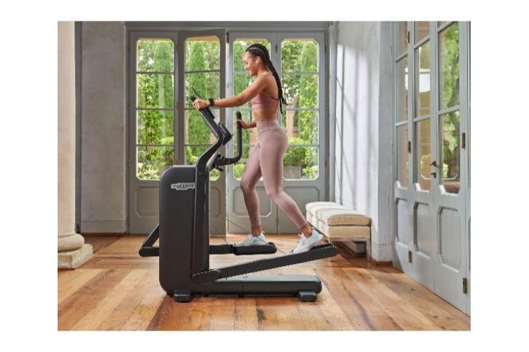Эллиптический тренажер Technogym Elliptical Compact фото 3