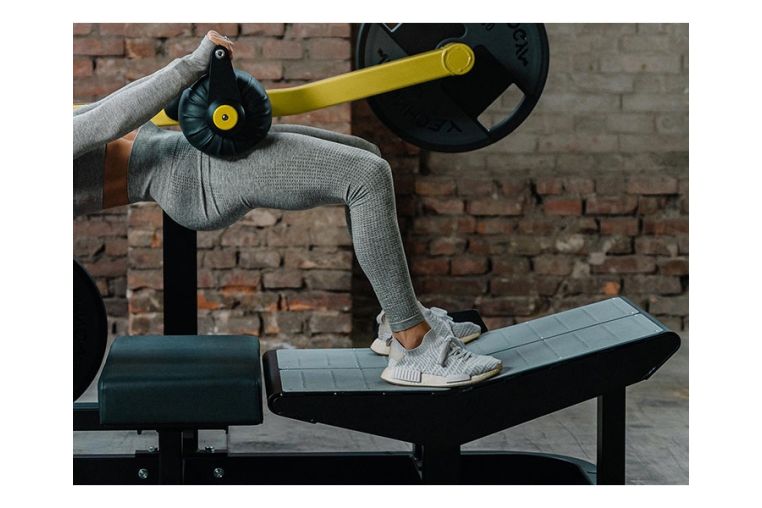 Нагружаемый дисками тренажер Technogym PURE STRENGTH Hip Thrust фото 1