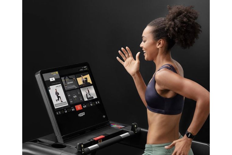 Беговая дорожка Technogym Run Artis Unity 4.0 фото 1