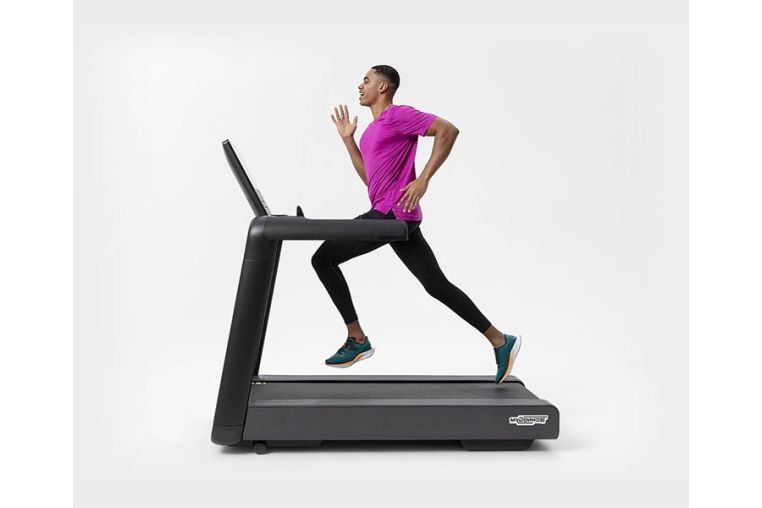 Беговая дорожка Technogym Excite Live Run 7000 19" METEOR BLACK фото 6