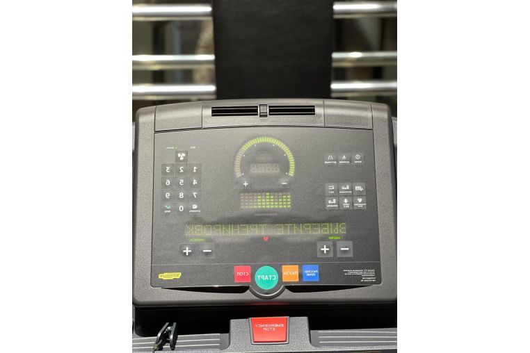 Беговая дорожка Technogym Run 1000 LED фото 1